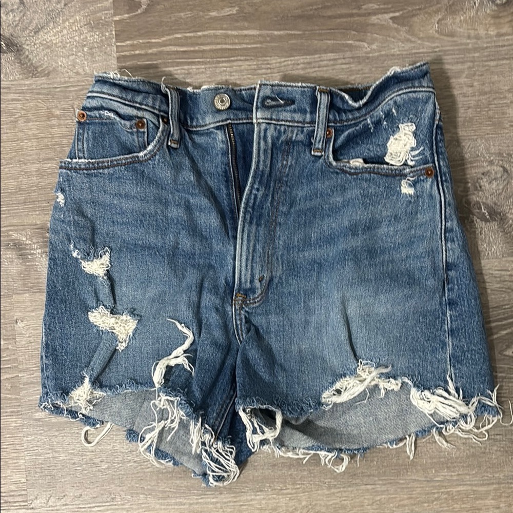 Abercrombie 4 inch Mom shorts